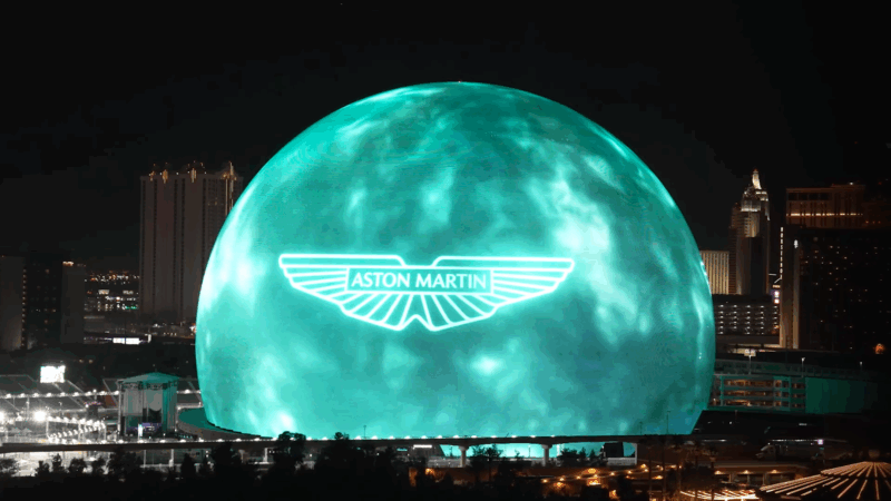Logo-ul Aston Martin pe Las Vegas Sphere
