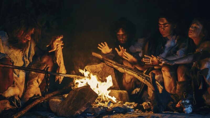 Comunitate neanderthaliană în jurul focului