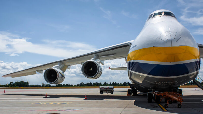 Avion Antonov An-124