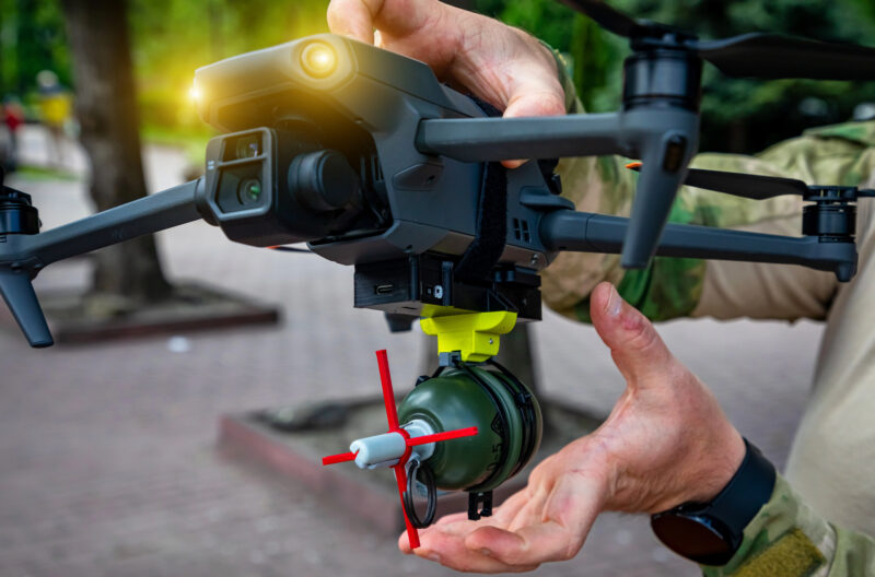 drona fpv inarmata cu o bomba
