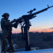 un soldat ucrainean dintr-o unitate de aparare aeriana impotriva dronelor