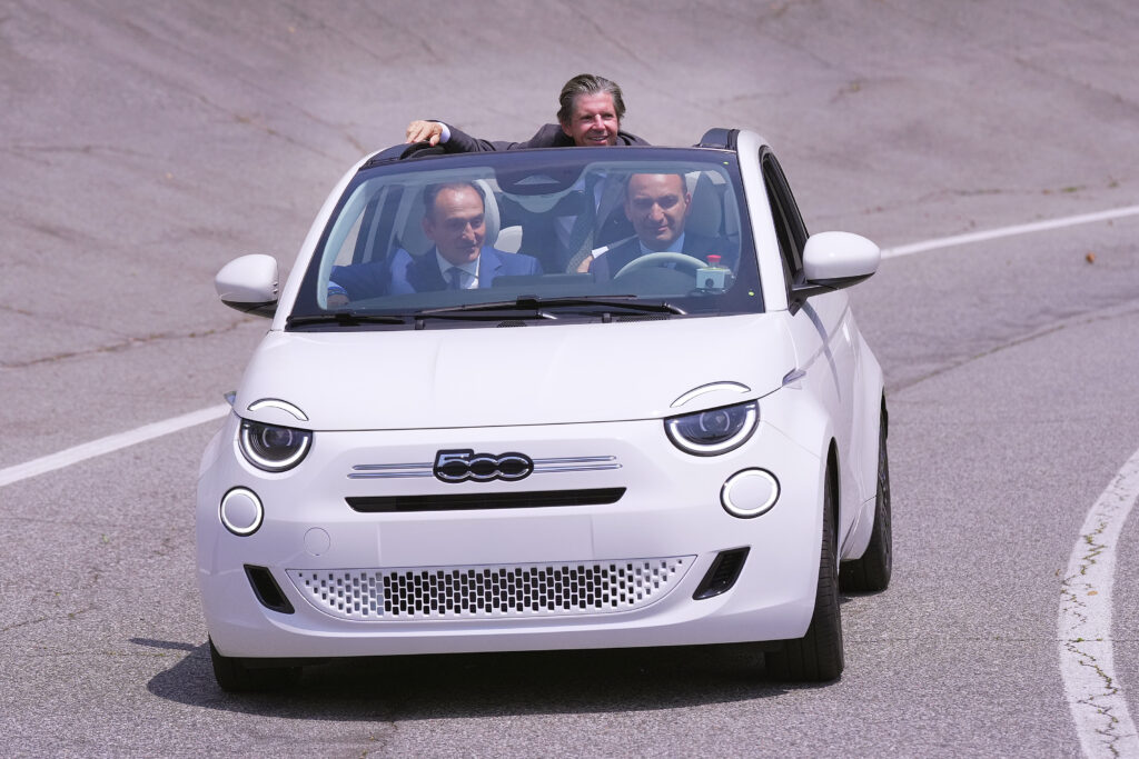 Noul Fiat 500 Hybrid