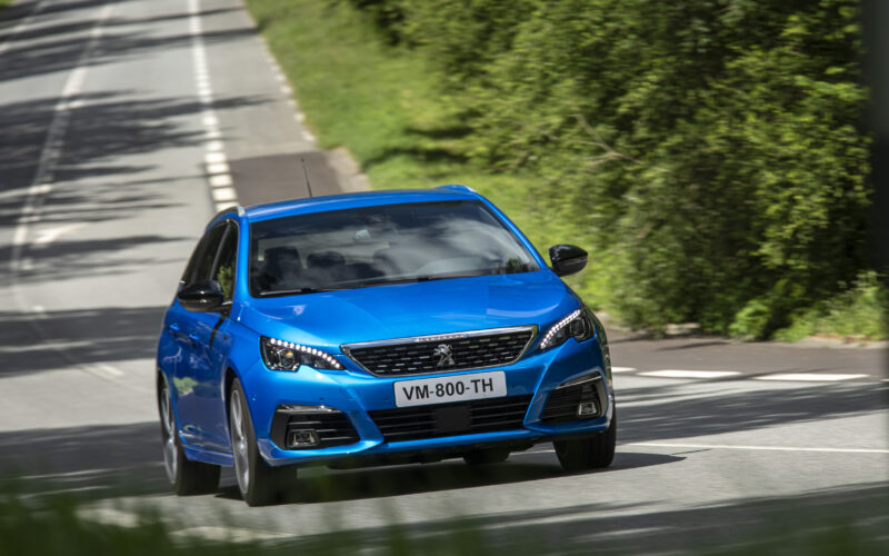 Peugeot 308, dotat cu motorul BlueHDi