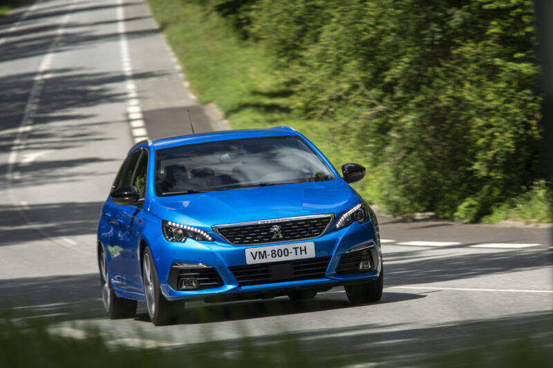 Peugeot 308, dotat cu motorul BlueHDi