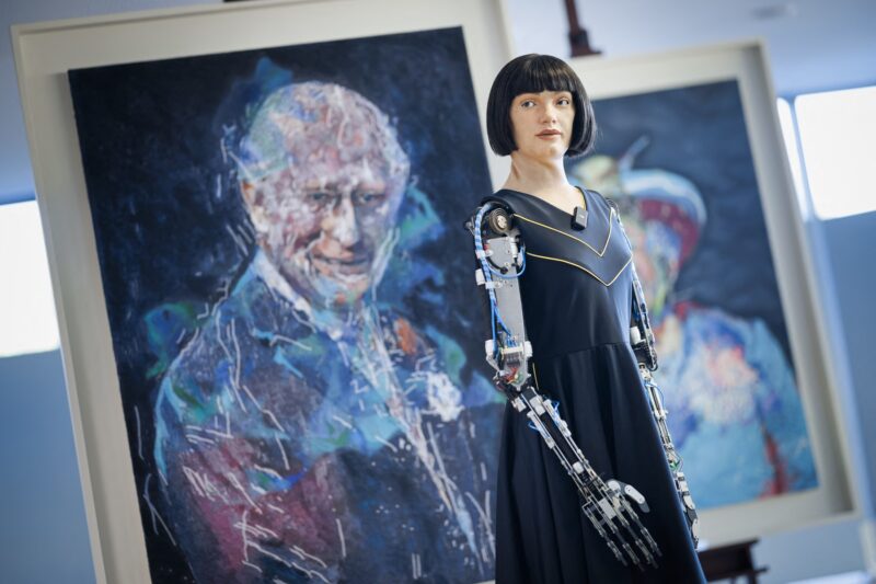 Robotul pictor AI-Da