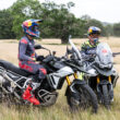 motociclete de adventure de la triumph fotografiate in mediu off-road