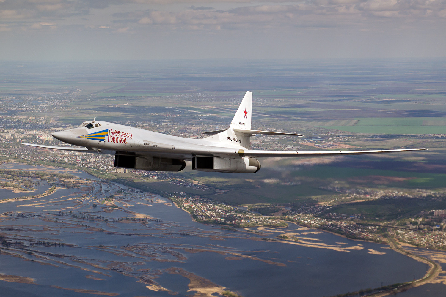 tu-160 un avion costisitor