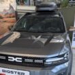 o dacia bigster intr-un showroom