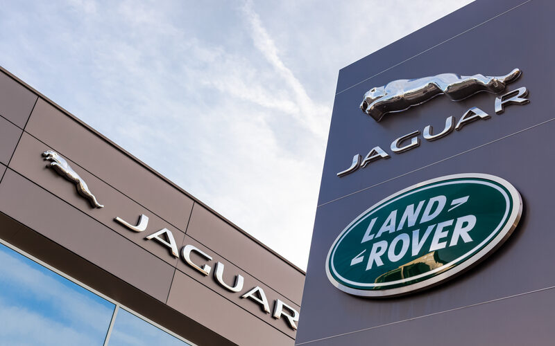sigla celor 2 marci membre a grupului JLR