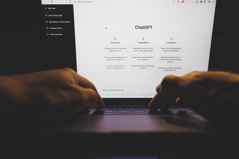 Chatbotul cu inteligență artificiala ChatGPT, creat de start-up-ul OpenAI