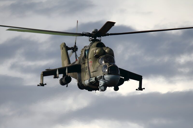 elicopter mil-24 in zbor