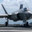 avion f-35c la bordul unui portavion
