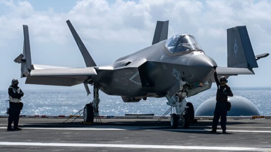 avion f-35c la bordul unui portavion