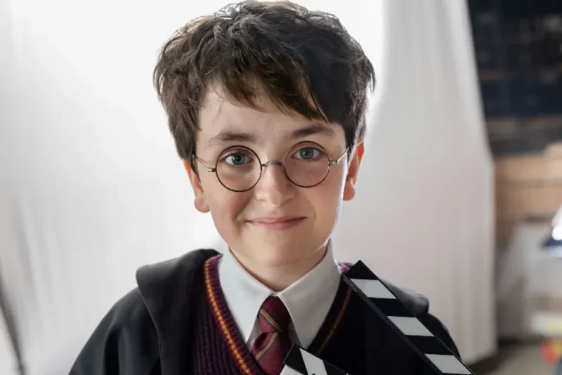 Noul actor care il va interpreta pe harry potter in costumatie completa