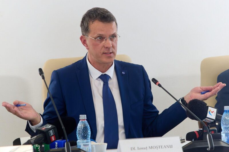 ionut mosteanu ministrul apararii din romania