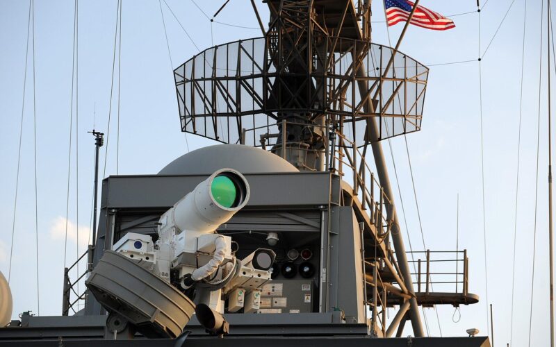 laser militar instalat pe o navă americană