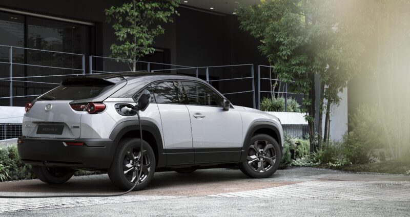 un model electric mazda pus la incarcat