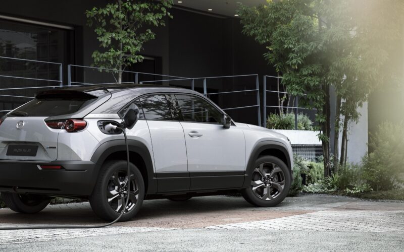 un model electric mazda pus la incarcat