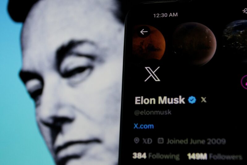 Elon Musk și rețeaua sa de socializare X