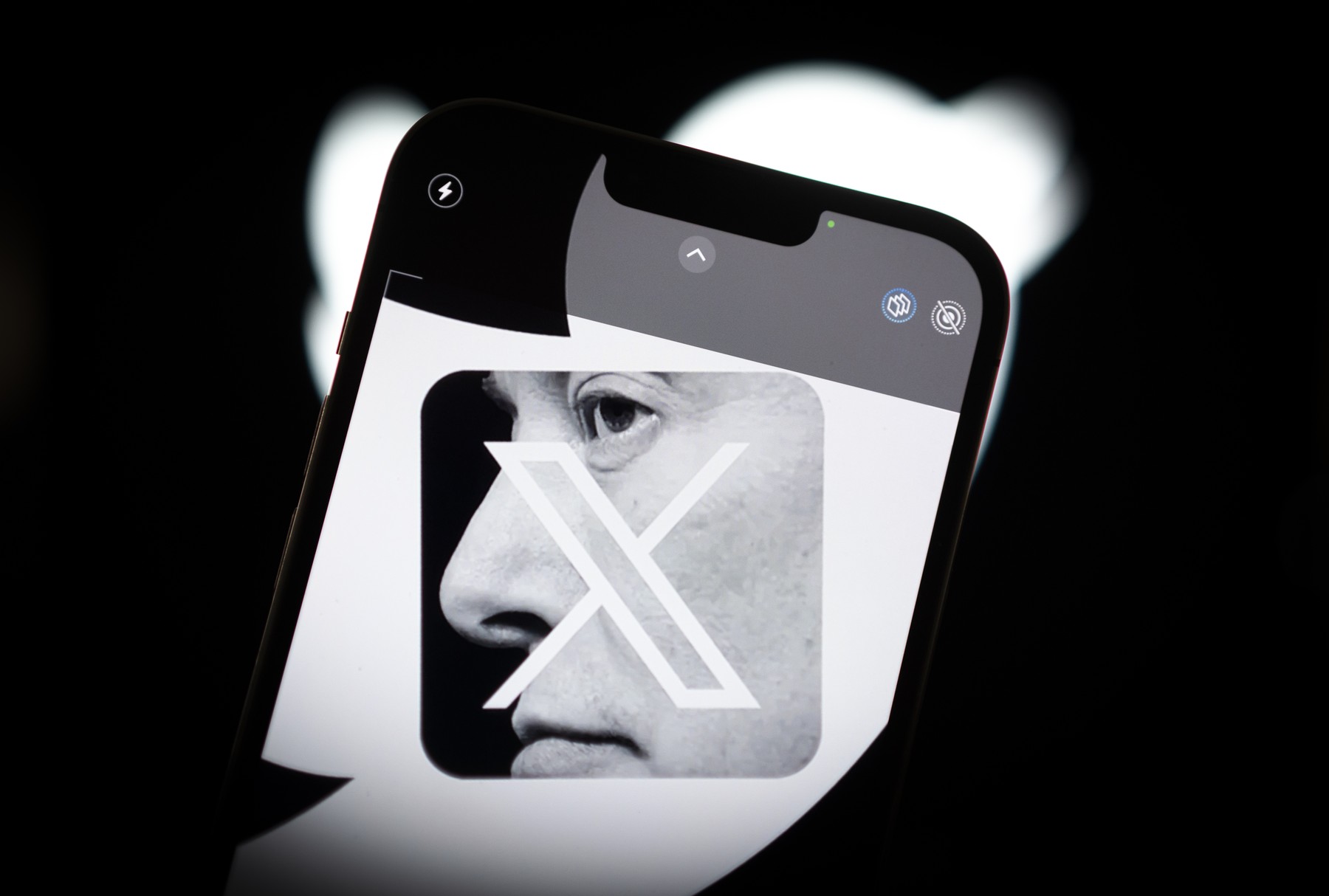 Onlayn video porno onam ogliga sikishni orgatadi, dadam esa jim