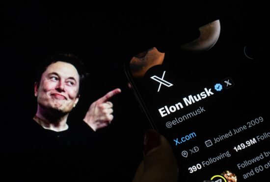 Elon Musk și rețeaua sa de socializare X