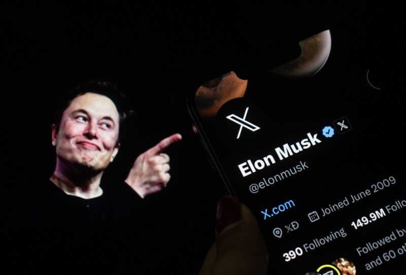 Elon Musk și rețeaua sa de socializare X