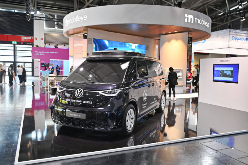 Duba autonomă Volkswagen ID.Buzz AV