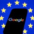 Logo Google suprapus pe steagul UE
