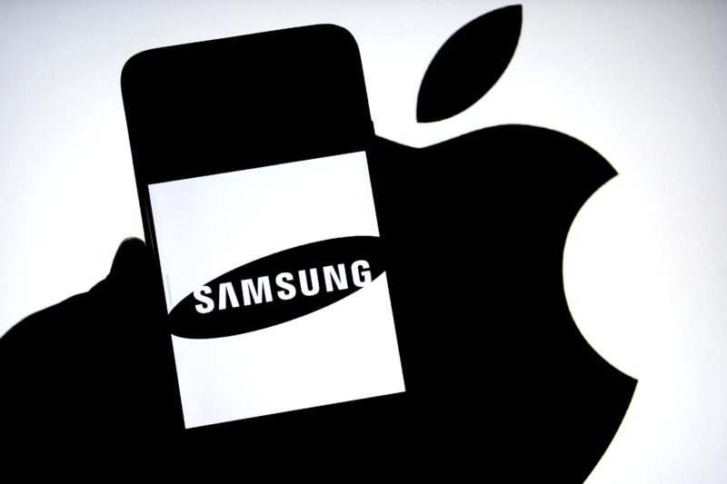 Logo-uri Samsung și Apple