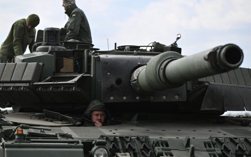 echipajul ucrainean al unui tanc leopard 2