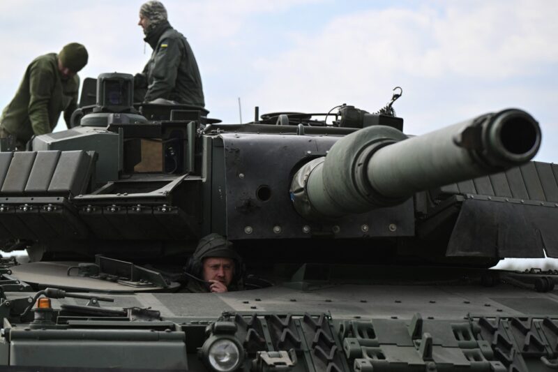 echipajul ucrainean al unui tanc leopard 2