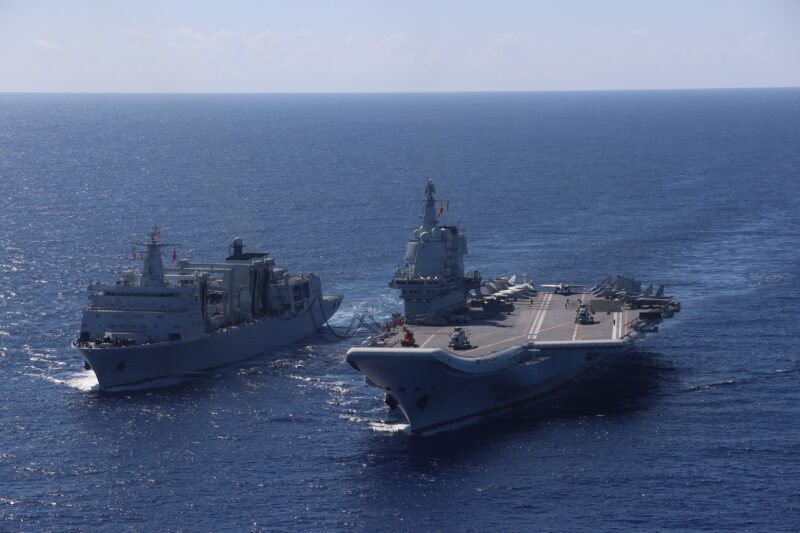 Portavion chinez in timpul unor exercitii militare in Pacific