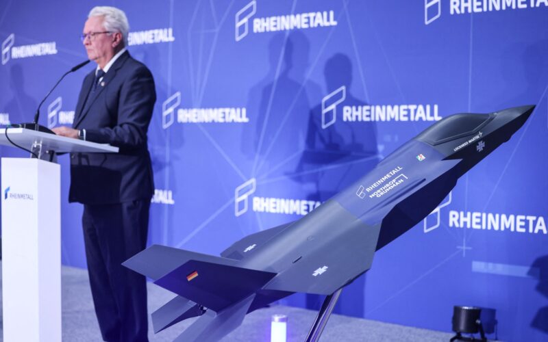 Macheta unui avion de vânătoare F-35, prezentat la sediul Rheinmetall