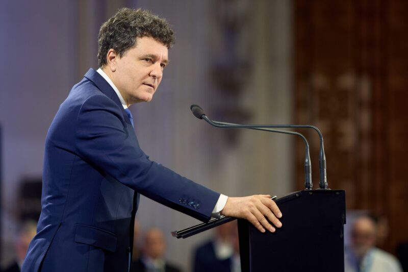 nicusor dan tine un discurs la congresul pnl