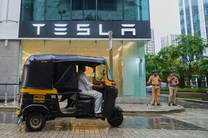 Showroom Tesla din Mumbai, India