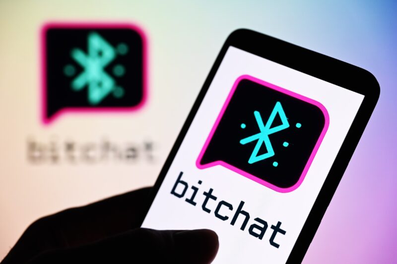 logo Bitchat, aplicatie de comunicare bazata pe tehnologia Bluetooth