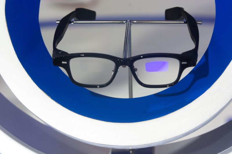 ochelari Quark AI Glasses de la Alibaba