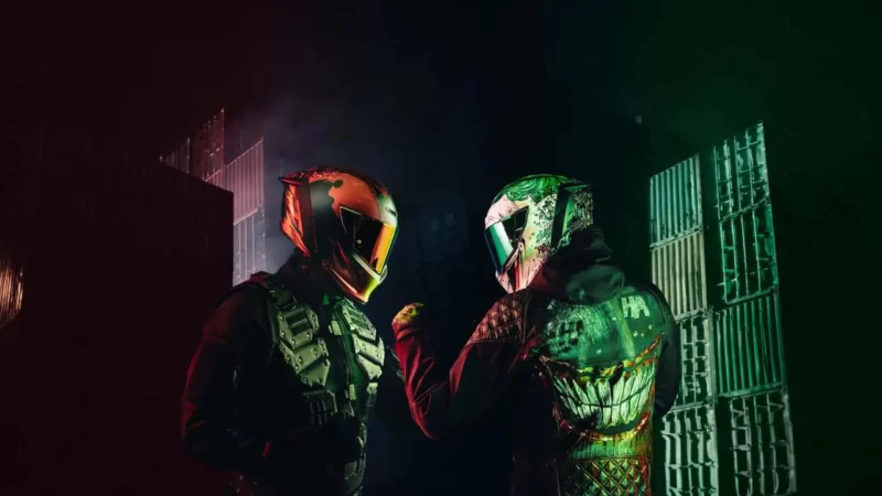 echipament moto cu tema de super eroi