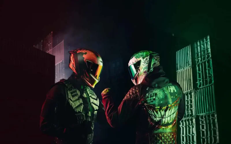 echipament moto cu tema de super eroi