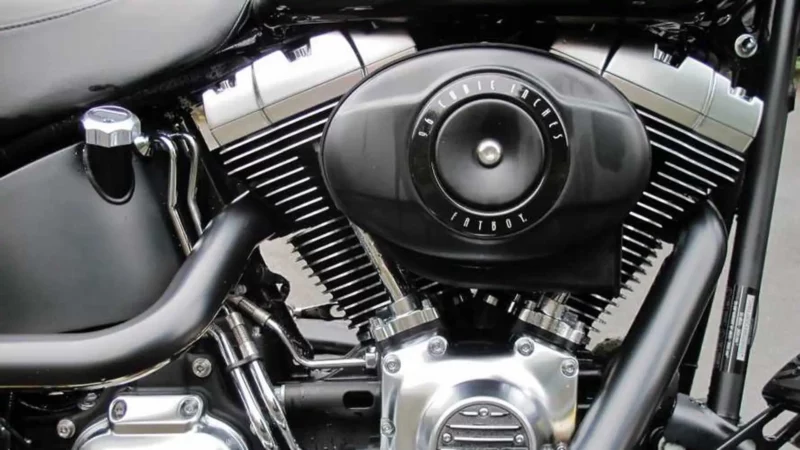 motor de motocicleta cu 2 cilindri in v