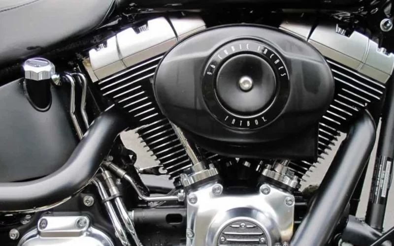 motor de motocicleta cu 2 cilindri in v