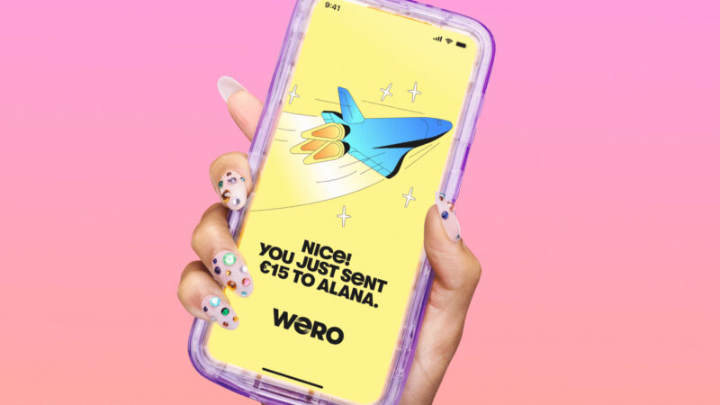 portofelul digital wero pe un smartphone