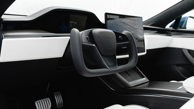 „Steering yoke” al Tesla