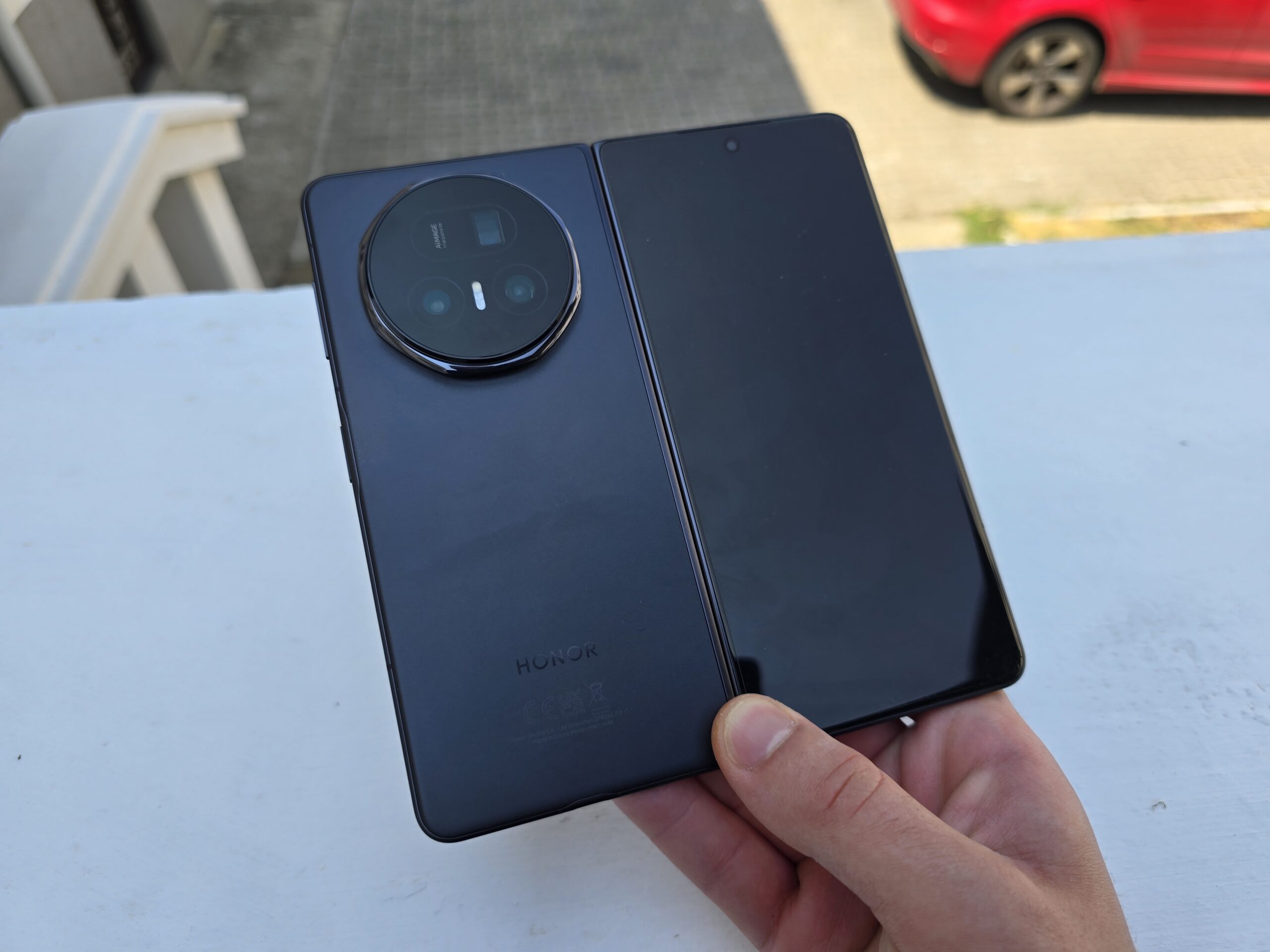 Telefonul pliabil Honor Magic V5