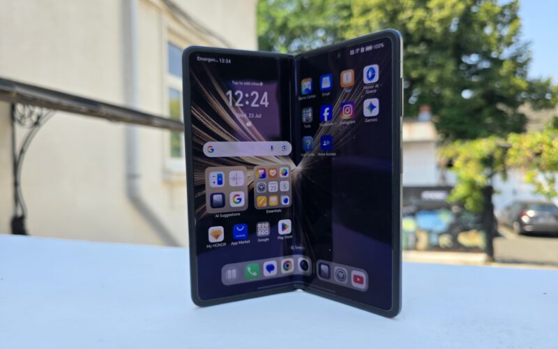 Telefonul pliabil Honor Magic V5