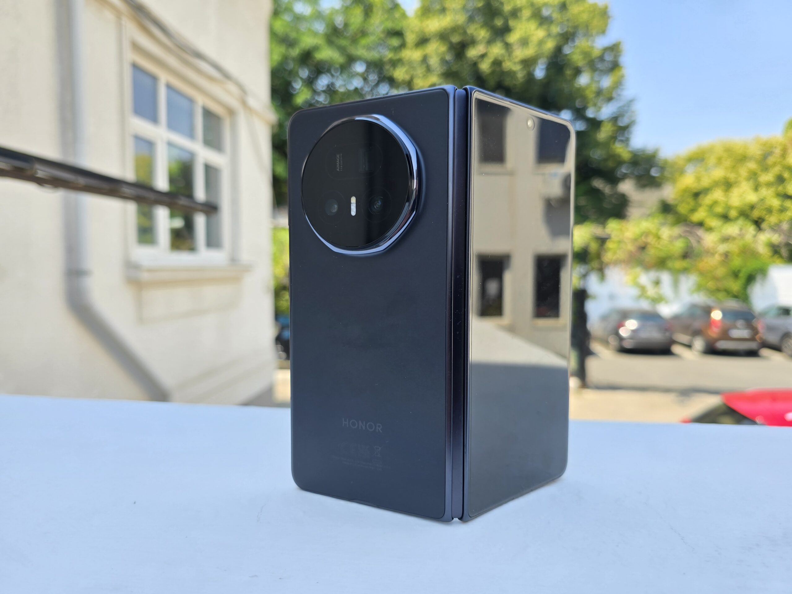 Telefonul pliabil Honor Magic V5