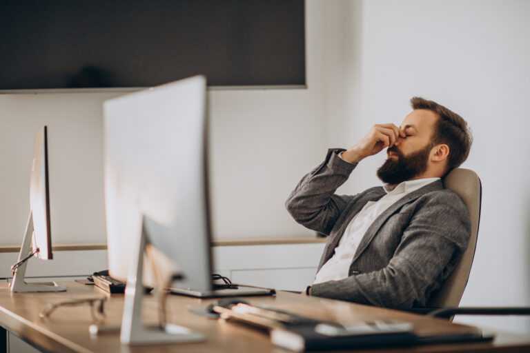 Şase din zece angajaţi din România sunt îngrijoraţi de stabilitatea locului de muncă până la pensie / Evoluția tehnologiei și inteligența artificială, printre amenințările percepute