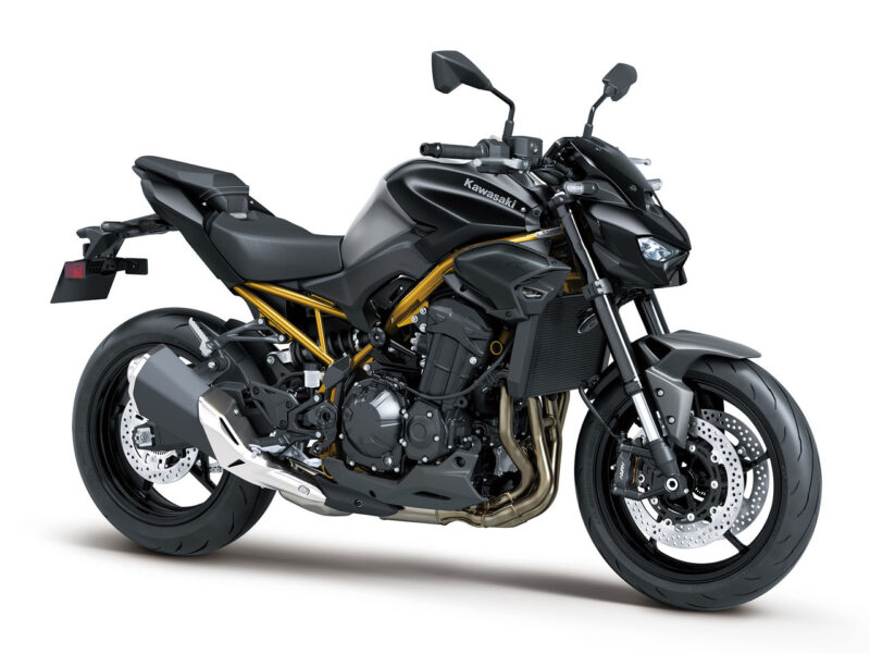 motocicleta neagra kawasaki