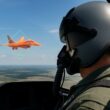 un pilot care are in vizor un alt avion