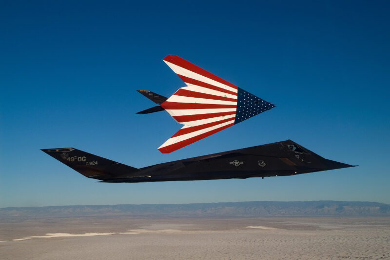 Avion experimental american F-117 Nighthawk